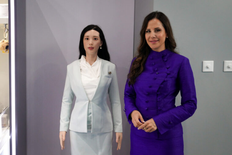 TAMARA VUČIĆ u Pekingu pokazala kako izgleda spoj elegancije i moći: Upečatljiv ljubičasti komplet privukao svu pažnju (FOTO) TAMARA VUČIĆ u Pekingu pokazala kako izgleda spoj elegancije i moći: Upečatljiv ljubičasti komplet privukao svu pažnju (FOTO)