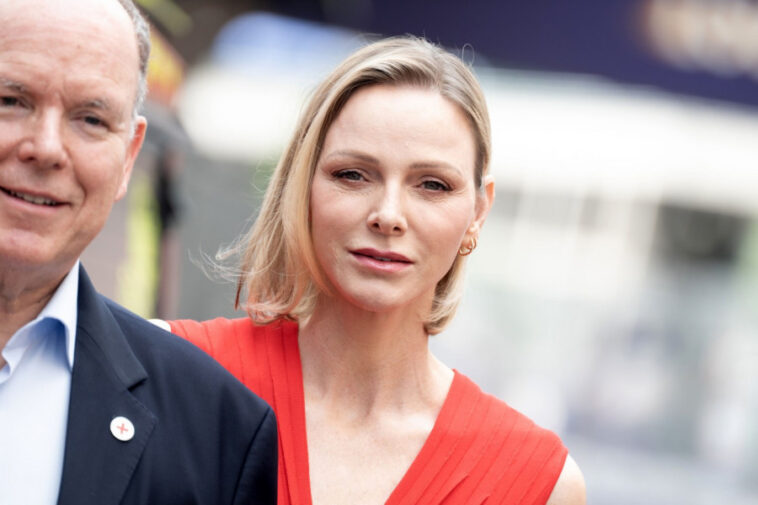 Princeza Šarlin u crvenoj haljini zasenila Monako: Izdanje koje se ne nosi slučajno svi komentarišu (FOTO) Princeza Šarlin u crvenoj haljini zasenila Monako: Izdanje koje se ne nosi slučajno svi komentarišu (FOTO)