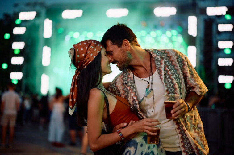 Dečko ju je odveo na festival, A ONDA JE SHVATILA GDE JE STIGLA: Pobegla je u zoru i evo zašto mu se nikada više nije javila Dečko ju je odveo na festival, A ONDA JE SHVATILA GDE JE STIGLA: Pobegla je u zoru i evo zašto mu se nikada više nije javila