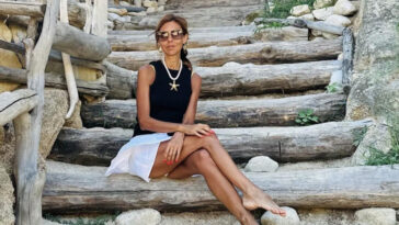 Drina Pešić (51) ZASENILA i duplo mlađe: Letnji stajling sa odmora nikoga nije ostavio ravnodušnim, a jedan DETALJ je njen zaštitni znak (GALERIJA)