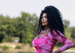 LIDIJA VUKIĆEVIĆ u roze haljini MAMI UZDAHE: Kadrovi oduševili na mrežama, a EVO ko joj pravi društvo (FOTO)