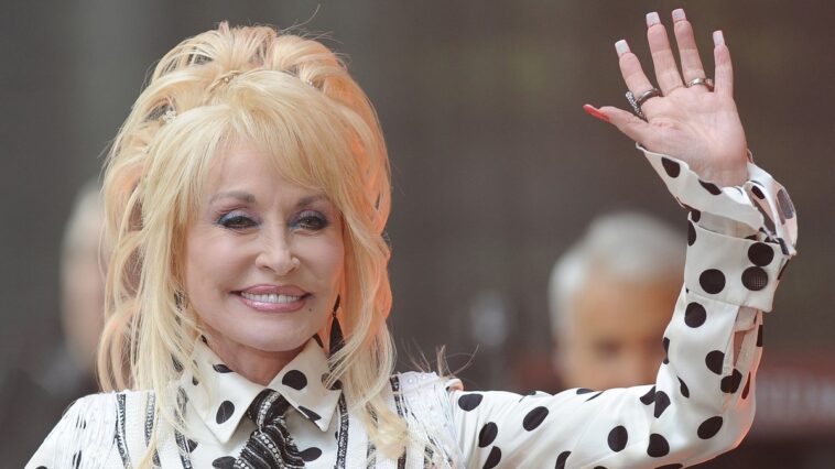 Najmiliji Doli Parton okupili se na groblju: Kraljica kantrija tražila da je sahrane u štiklama