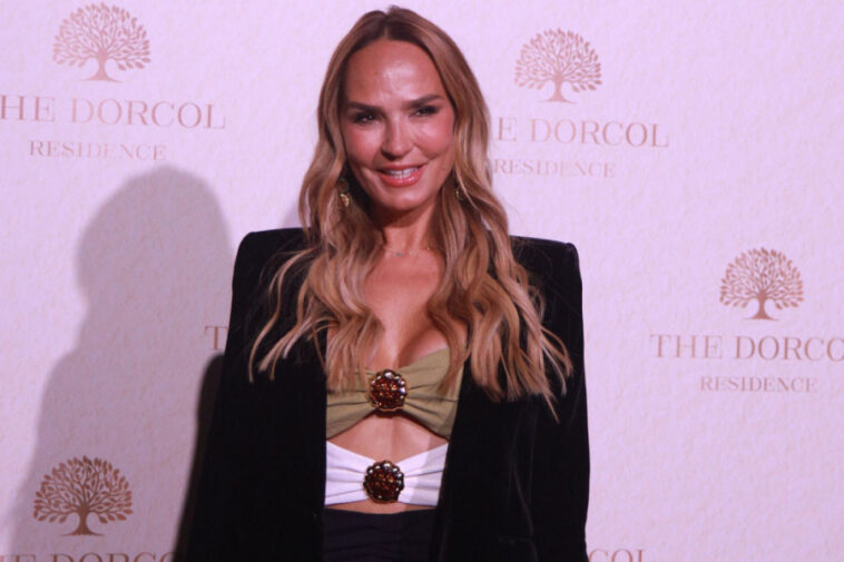 Marijana Mateus u haljini SA RESAMA zasenila sve: Bronzani mini model je oličenje luksuza i najveći LETNJI TREND (FOTO) Marijana Mateus u haljini SA RESAMA zasenila sve: Bronzani mini model je oličenje luksuza i najveći LETNJI TREND (FOTO)