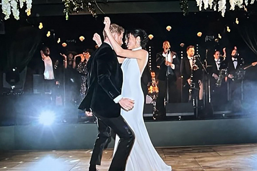 Megan otvorila porodični album: NEVIĐENE FOTOGRAFIJE sa venčanja sa princem Harijem raznežile svet povodom 8. godišnjice braka (FOTO)