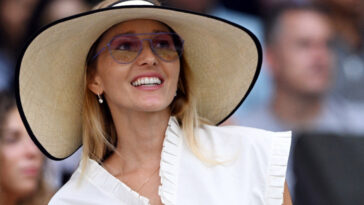 JELENA ĐOKOVIĆ blista na Vimbldonu: U beloj dior mini-haljini od 2.700 evra bodri Novaka Đokovića i mami sve poglede (GALERIJA)