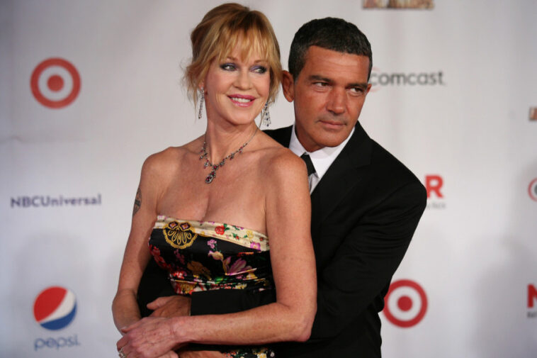 Antonio Banderas i Melani Grifit su se RAZVELI posle 18 godina braka, a on poručio: Voleću je do smrti! (GALERIJA) Antonio Banderas i Melani Grifit su se RAZVELI posle 18 godina braka, a on poručio: Voleću je do smrti! (GALERIJA)