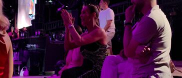 Milena Kačavenda sa sinom uživa na Cecinom koncertu