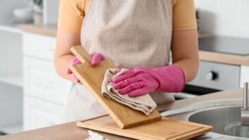 Žene masovno bacaju drvene daske za sečenje hrane i biraju pametniju alternativu
