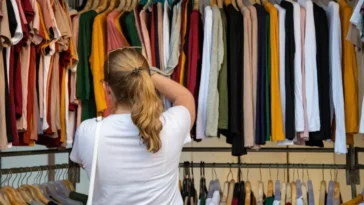 Šta odeća govoti o nama: 3 stvari u ormaru odaju ženu koja nema samopouzdanja |