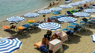Srpkinja naručila kupaći za “one dane” za samo 500 dinara: Testirala ga nasred plaže, a onda pokazala peškir |