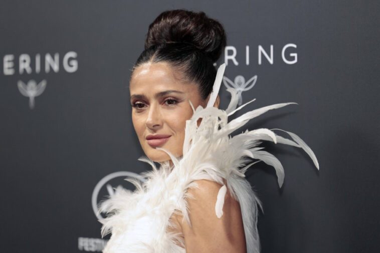 Salma Hajek puni 60 godina: Imala je FOBIJU od braka, a za milijardera se udala potpuno NEOČEKIVANO (GALERIJA) Salma Hajek puni 60 godina: Imala je FOBIJU od braka, a za milijardera se udala potpuno NEOČEKIVANO (GALERIJA)