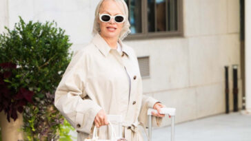 Pamela Anderson u jesenjem izdanju koje OSVAJA na prvi pogled: OVAJ detalj vratio je stil holivudskih diva, a sve je začinila luksuzom (GALERIJA)