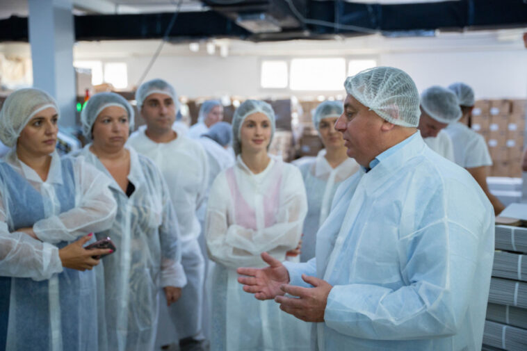 Zavirili smo u FABRIKU ČOKOLADE i ostvarili najveći san iz detinjstva: Ceo dan nam je mirisalo na slatko, a ono što smo zatekli iza zatvorenih vrata nismo očekivali Zavirili smo u FABRIKU ČOKOLADE i ostvarili najveći san iz detinjstva: Ceo dan nam je mirisalo na slatko, a ono što smo zatekli iza zatvorenih vrata nismo očekivali