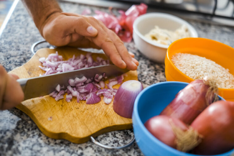 Evo koja je razlika između crnog i crvenog luka