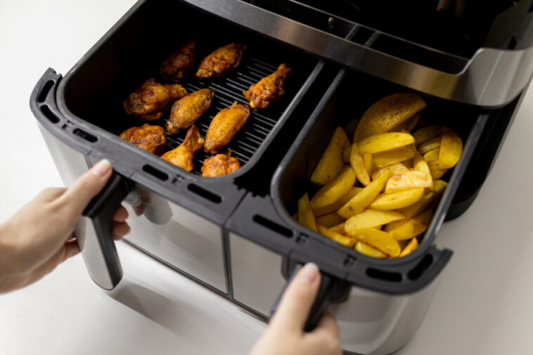Mnogi je imaju u kuhinji, a prave istu GREŠKU: Nutricionista otkriva da li je FRITEZA na vruć vazduh zaista zdrava Mnogi je imaju u kuhinji, a prave istu GREŠKU: Nutricionista otkriva da li je FRITEZA na vruć vazduh zaista zdrava