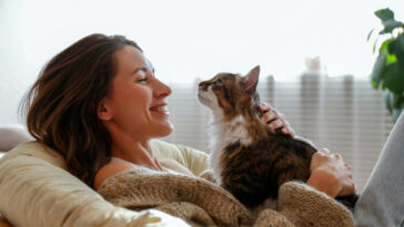 5 znakova da vas mačka doživljava kao roditelja i člana porodice